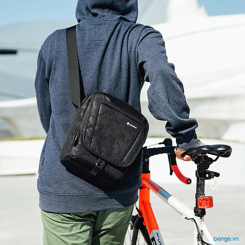 Túi đeo chéo iPad/Tablet 11 inch TOMTOC (USA) Cross body Shoulder Bag - A02-002D
