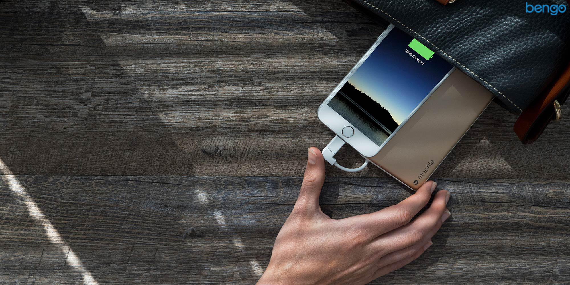 Pin sạc dự phòng Mophie Powerstation Plus 6000mAh với cáp chuyển đổi tích hợp Pin sạc dự phòng Mophie Powerstation Plus 6000mAh với cáp chuyển đổi tích hợp